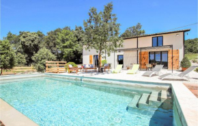 Stunning home in La Garde Adhémar w/ WiFi, Outdoor swimming pool and 4 Bedrooms